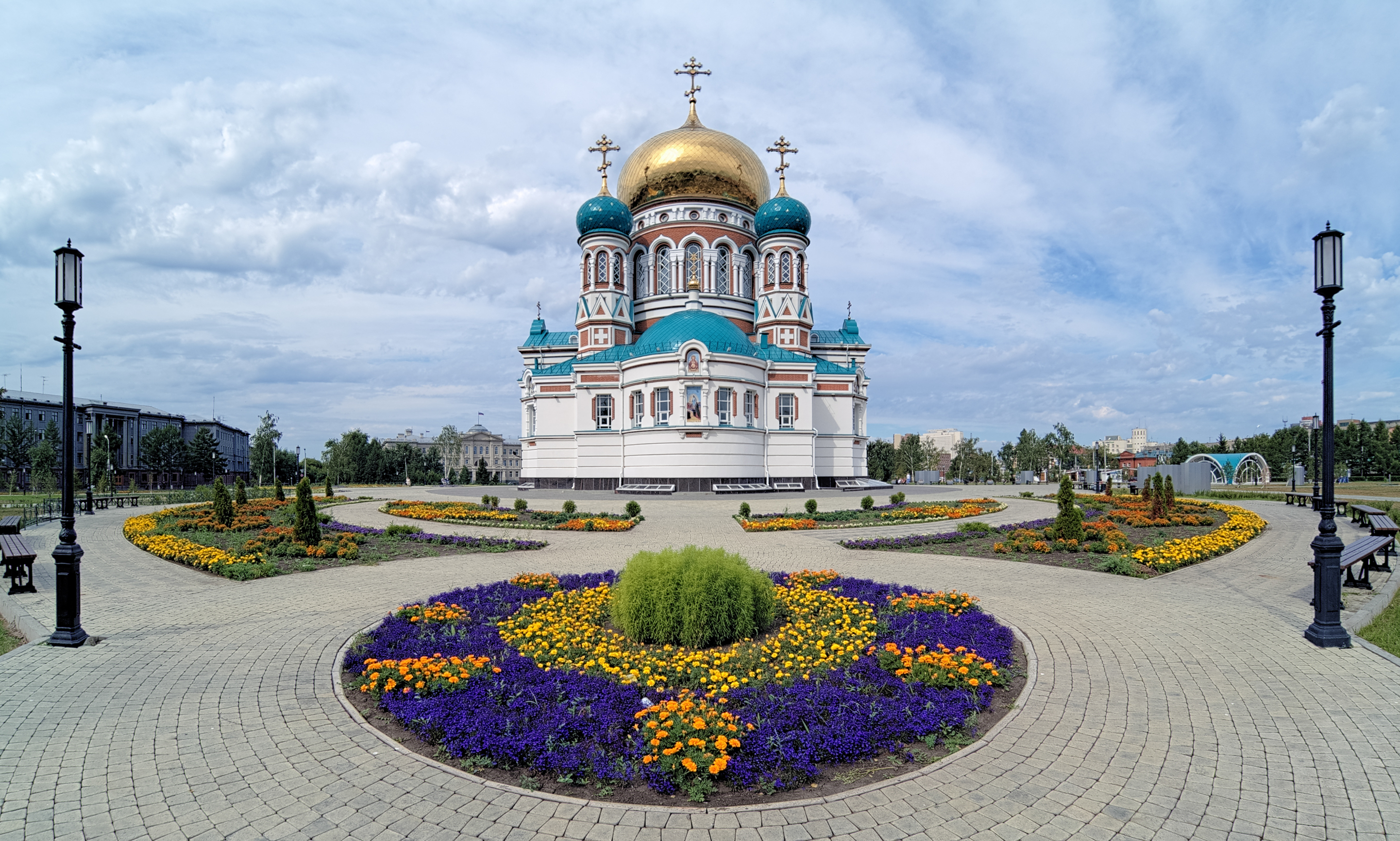 Красота омска. Соборная площадь Омск. Успенский собор Омск сверху. Омск Успенский собор территория. Сквер Успенский Омск.